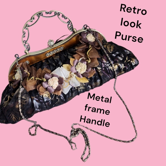 🎉 HP🎉 Retro  purse  metal clasp and removable metal strap - Picture 1 of 7